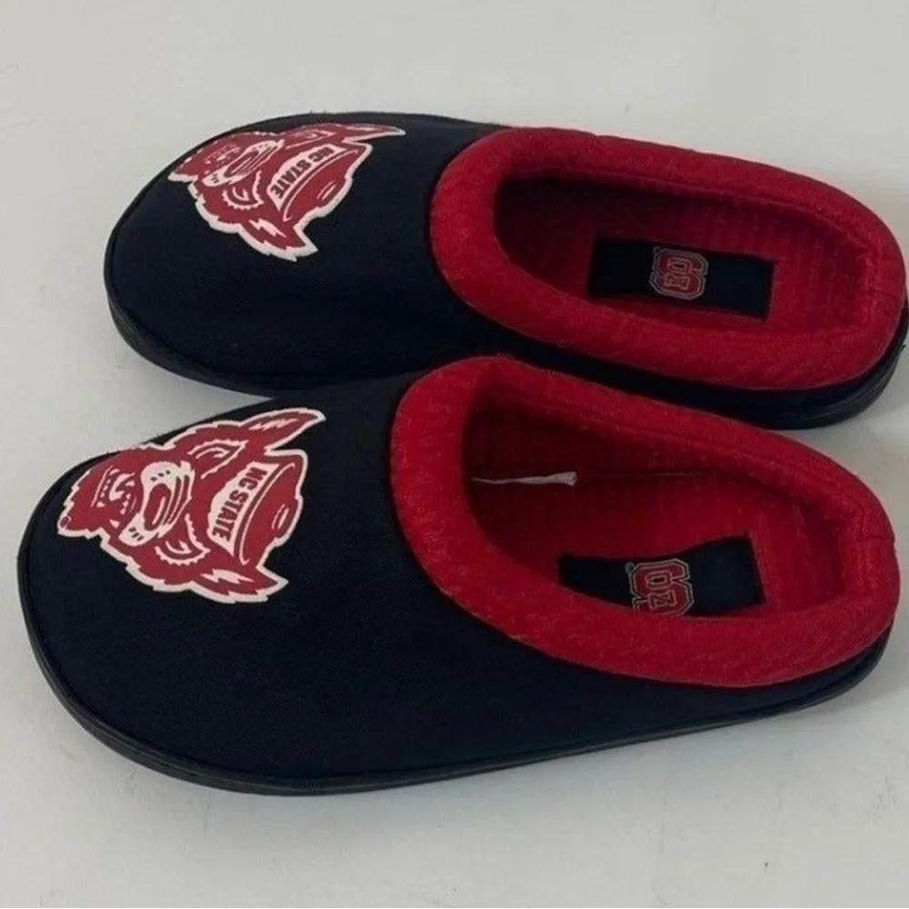 NCSU Wolfpack Youth slippers size XL (3/4) NC State University